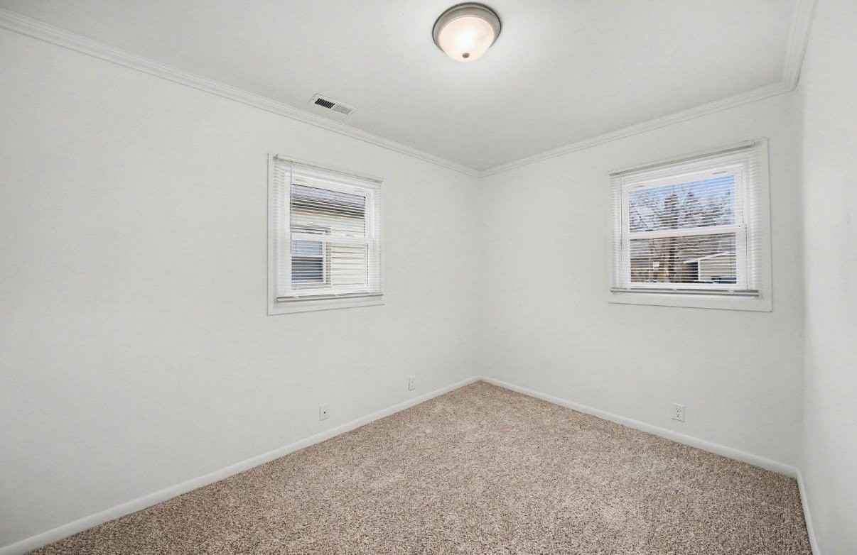 613 N Ashland Ave - Photo 7 of 10