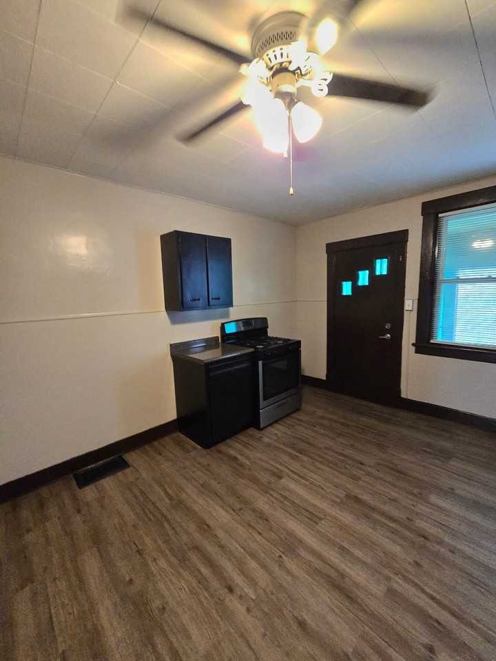 3931 Bell St - Photo 2 of 20