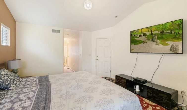 6347 Utica Ct - Photo 4 of 20