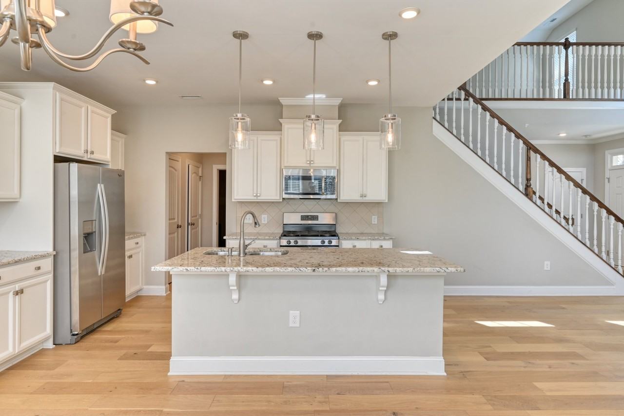 335 Acorn Hollow Pl - Photo 3 of 20