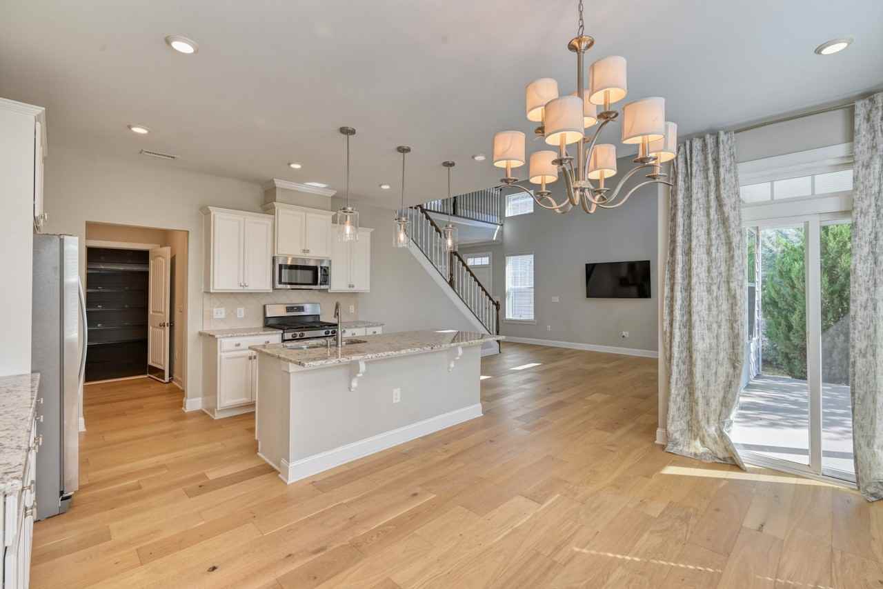 335 Acorn Hollow Pl - Photo 4 of 20