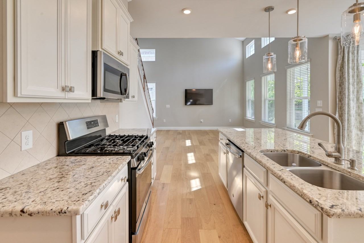 335 Acorn Hollow Pl - Photo 7 of 20