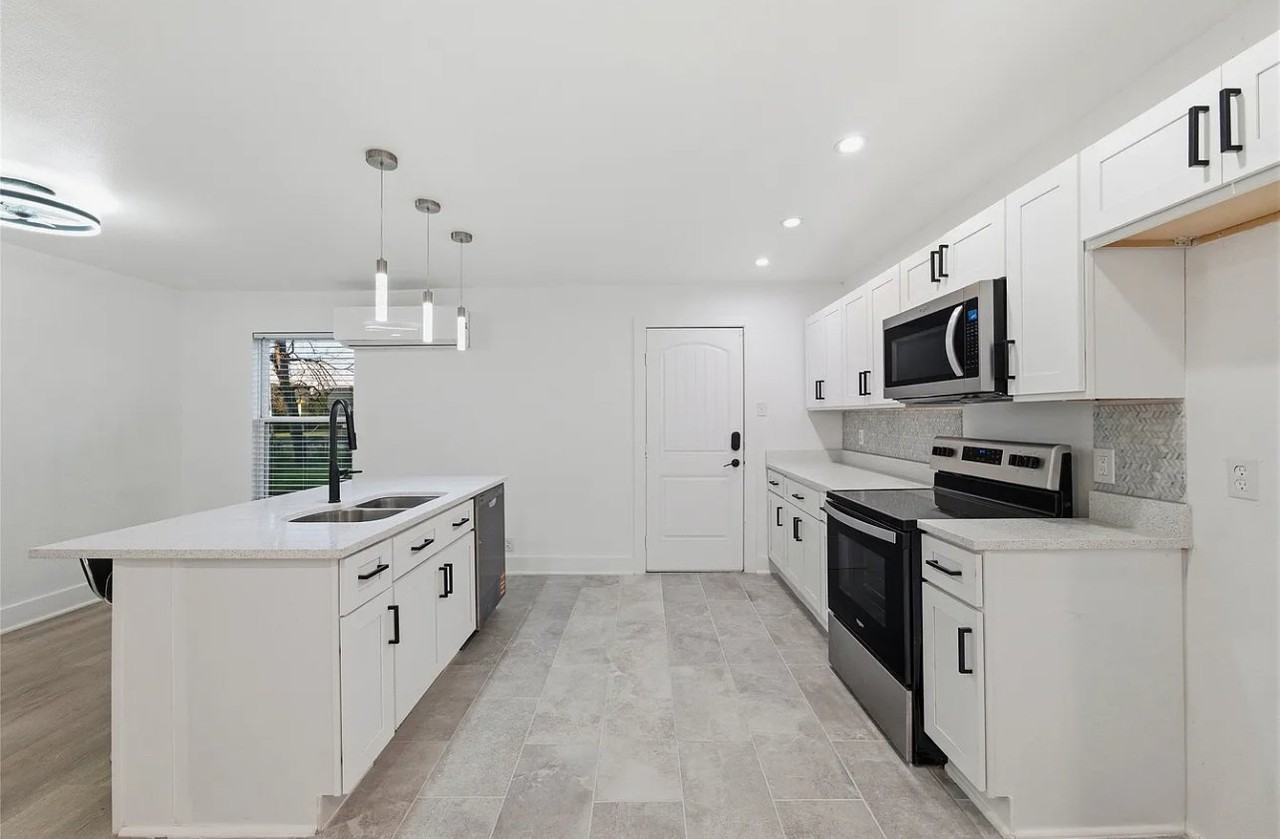 3077 Sunnyvale St - Photo 2 of 8