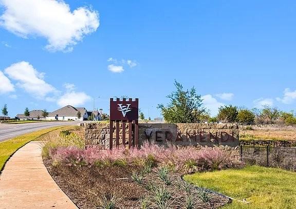 387 Borchers Blvd - Photo 3 of 19