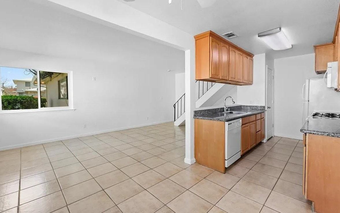 3615 Sapphire Dr #3 - Photo 6 of 18