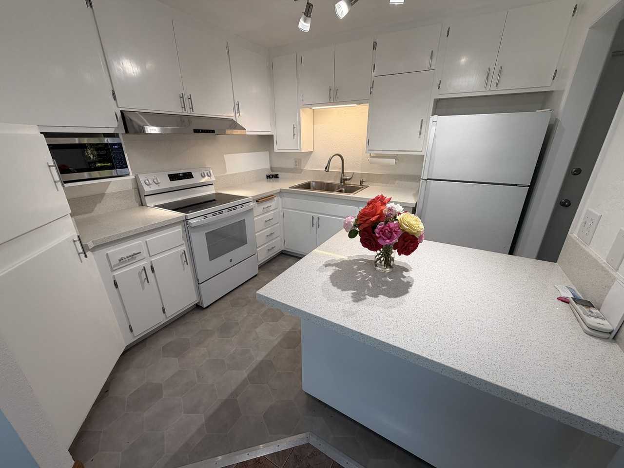 1949 Monte Vista Dr - Photo 3 of 20