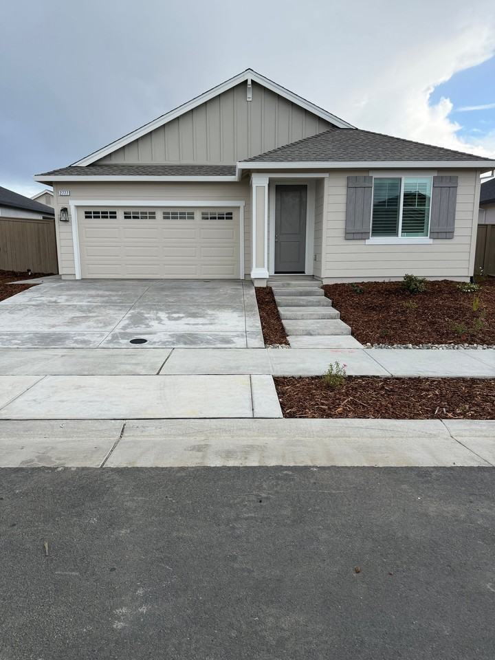 2777 Compile Way - Photo 2 of 23