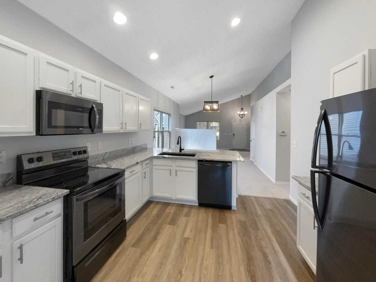 9296 Polaris Green Dr - Photo 4 of 14