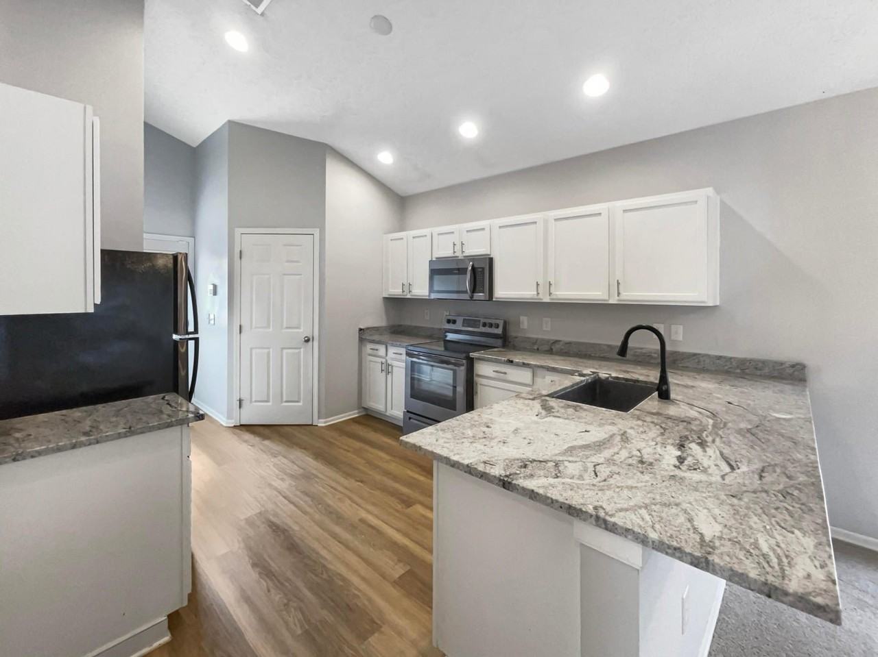 9296 Polaris Green Dr - Photo 5 of 14