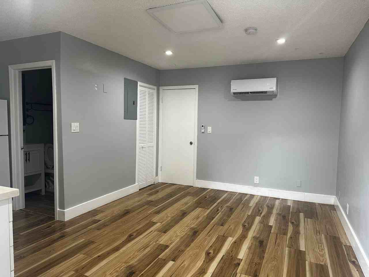 804 Middle St #804 - Photo 2 of 4