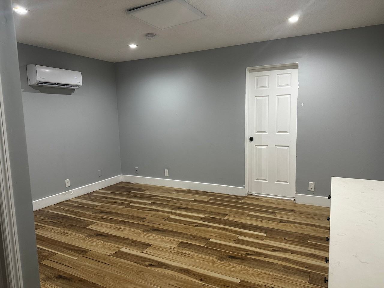 804 Middle St #804 - Photo 3 of 4