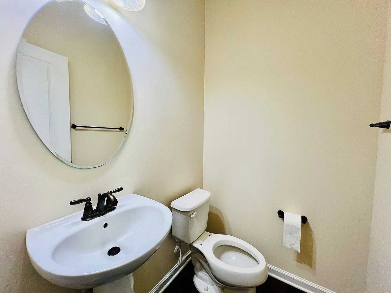 234 Aershire Ct - Photo 4 of 8