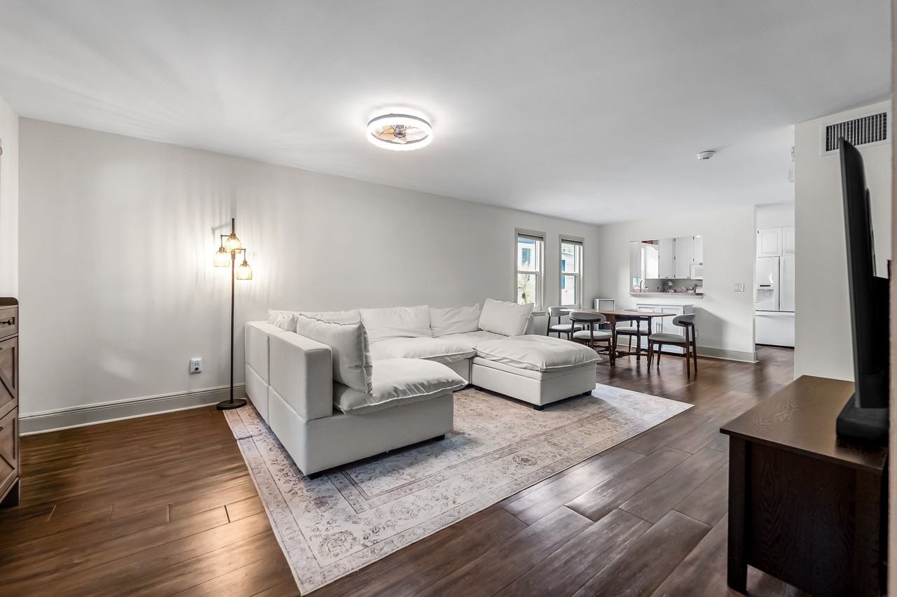 308 E Ross Ave - Photo 2 of 20