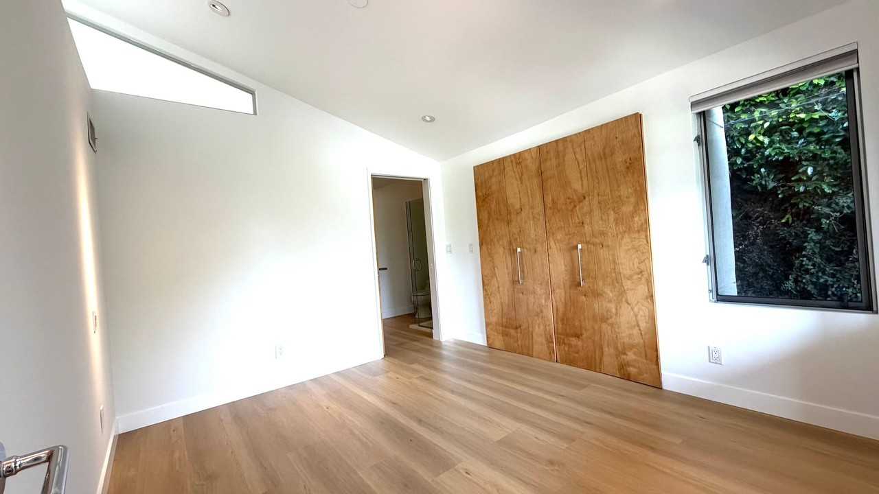 2306 Teviot St - Photo 3 of 20