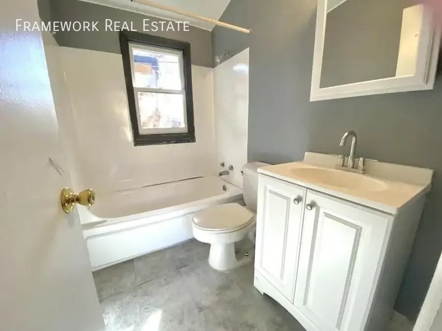 1358 Zephyr St #1358 - Photo 7 of 8