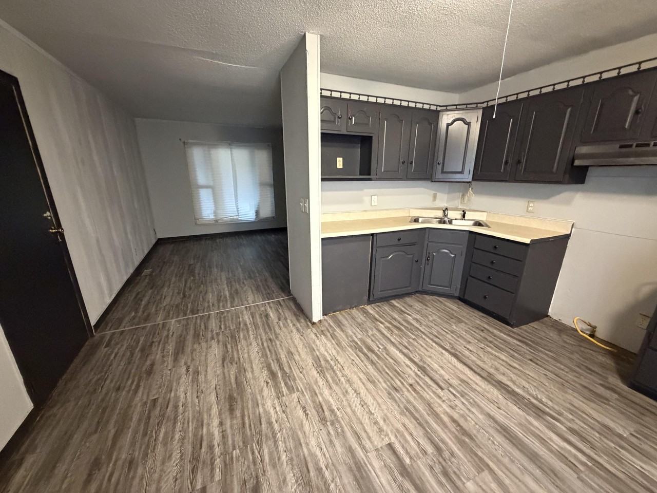 1102 Harmon St - Photo 3 of 13