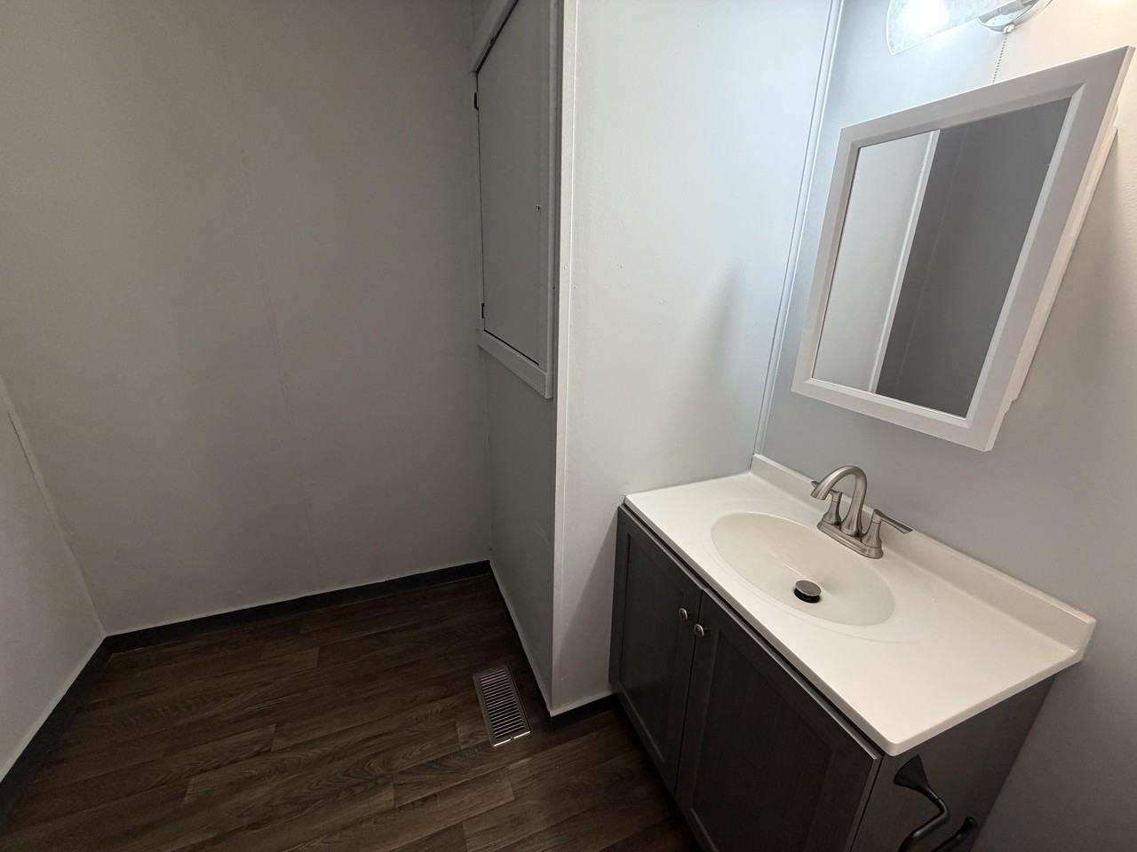 1102 Harmon St - Photo 5 of 13