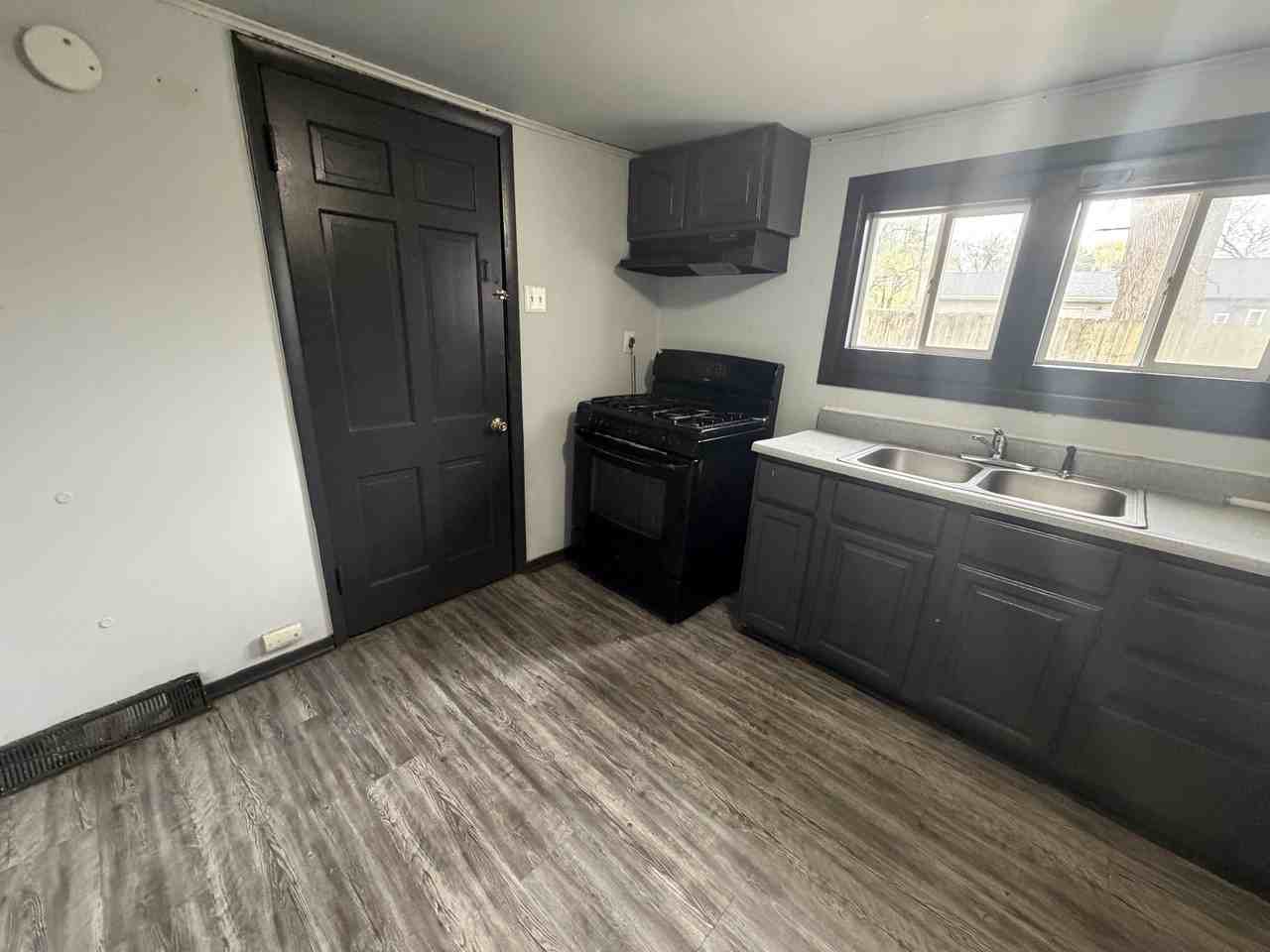 609 Martin St - Photo 2 of 13