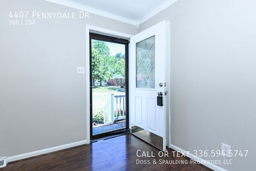 4407 Pennydale Dr - Photo 4 of 31