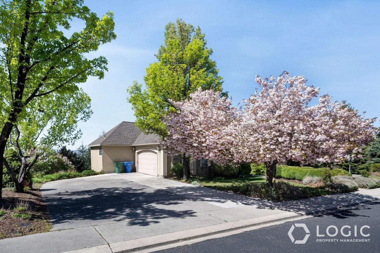 9223 Silver Lake Dr - Photo 2 of 35