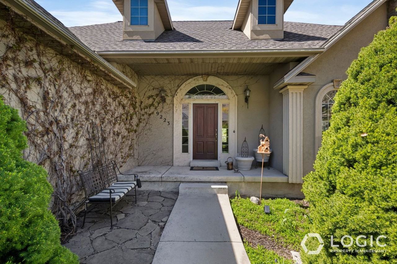 9223 Silver Lake Dr - Photo 3 of 35