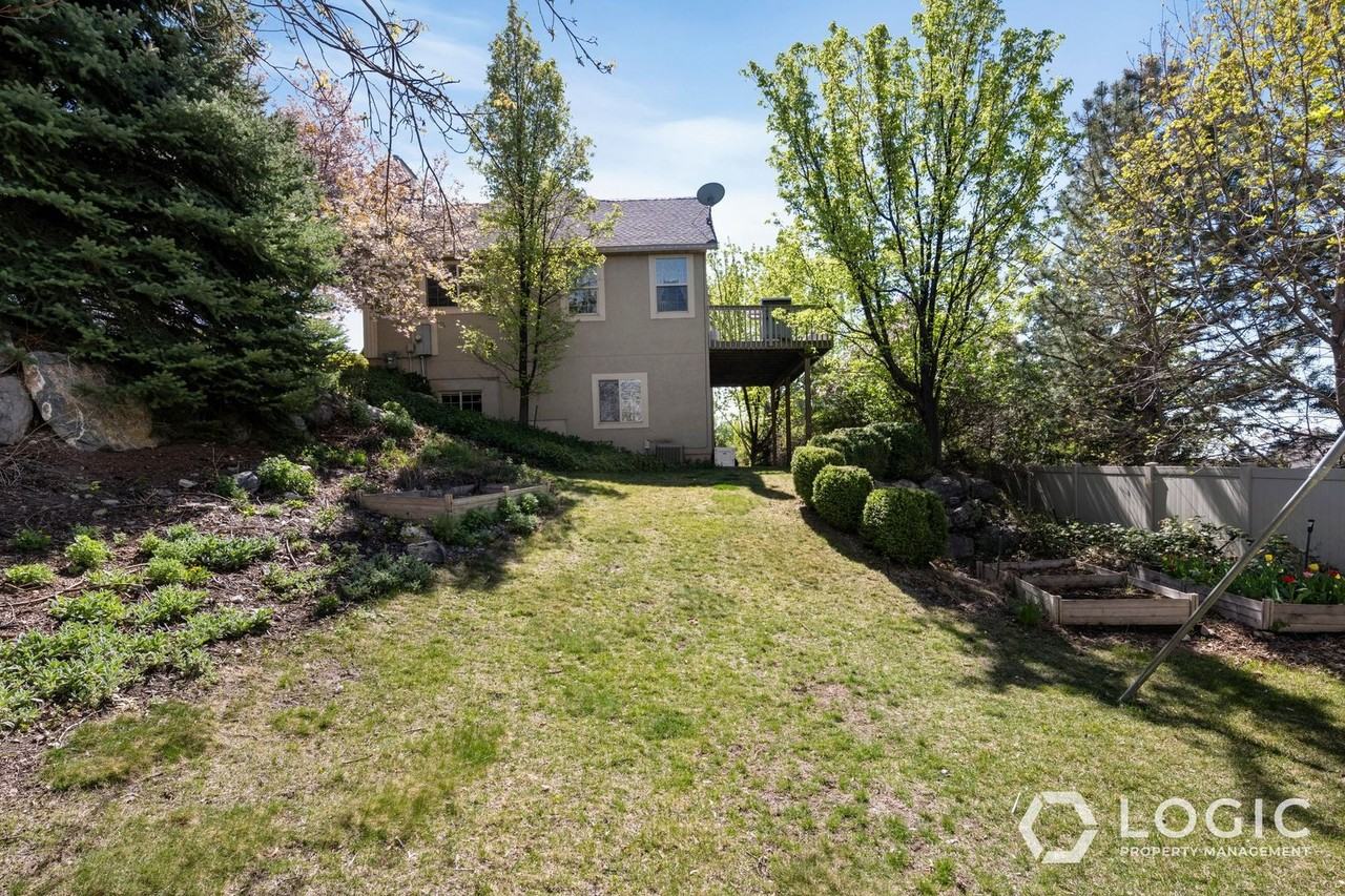 9223 Silver Lake Dr - Photo 5 of 35