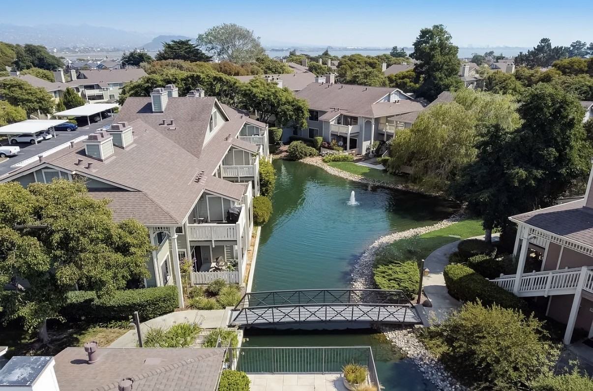 15 Shoreline Ct #15 - Photo 7 of 19