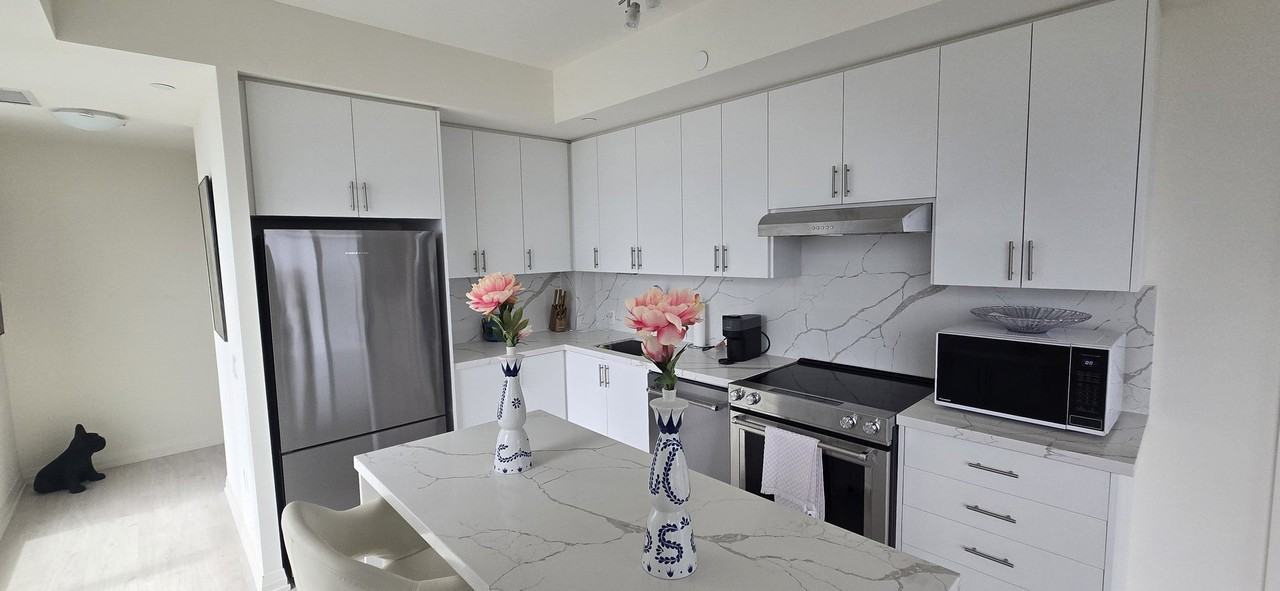 8960 Jane St - Photo 2 of 27