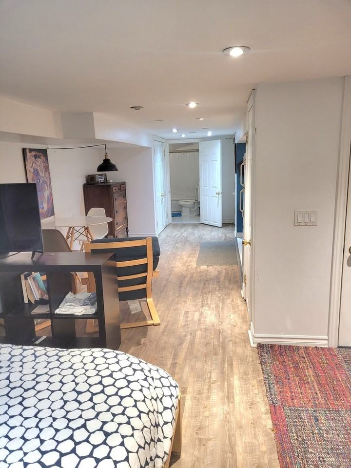 88 Strathcona Ave - Photo 6 of 8