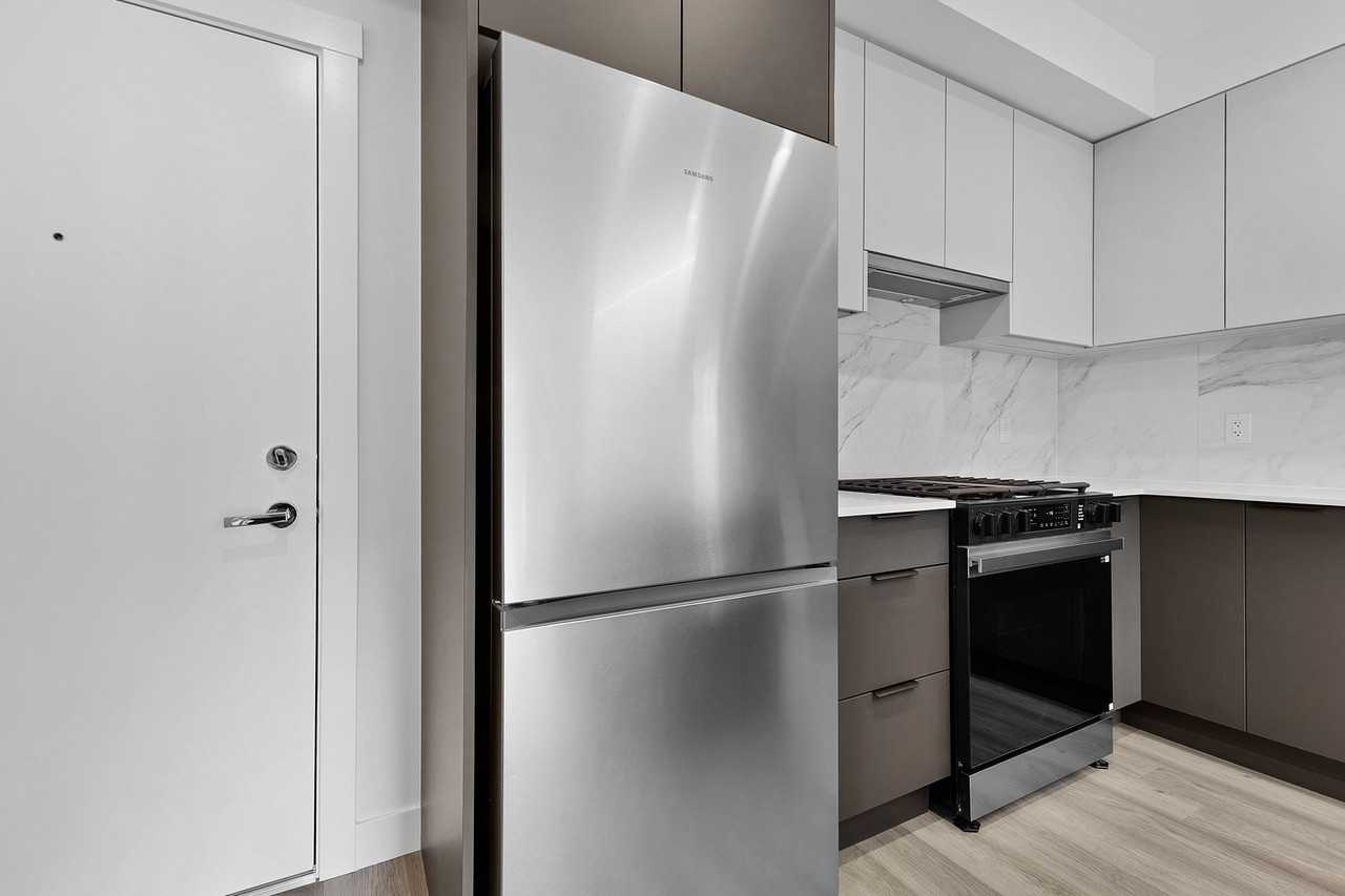 7738 119a St - Photo 3 of 20