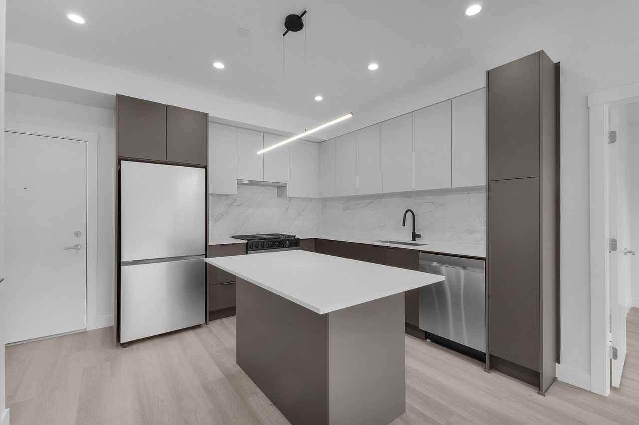 7738 119a St - Photo 4 of 20