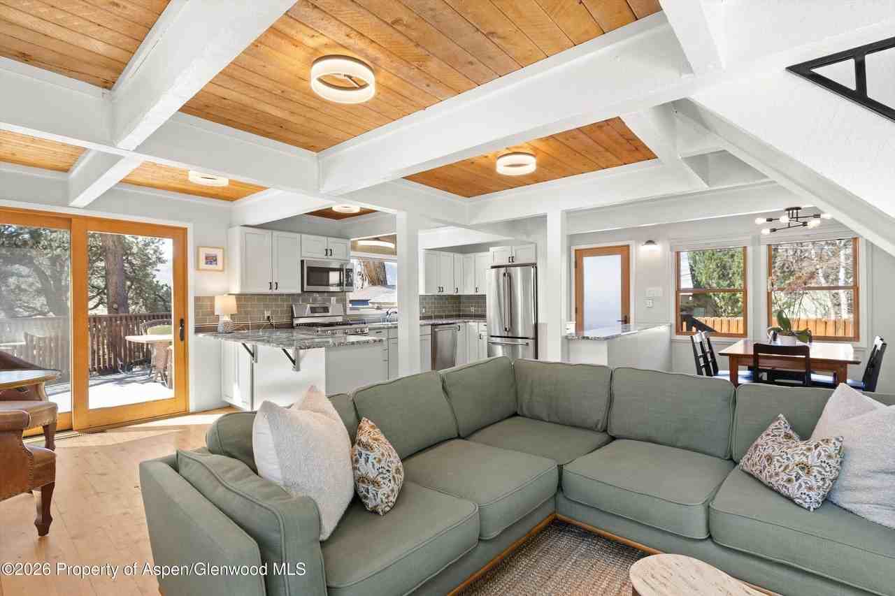 217 Longhorn Ln - Photo 2 of 15