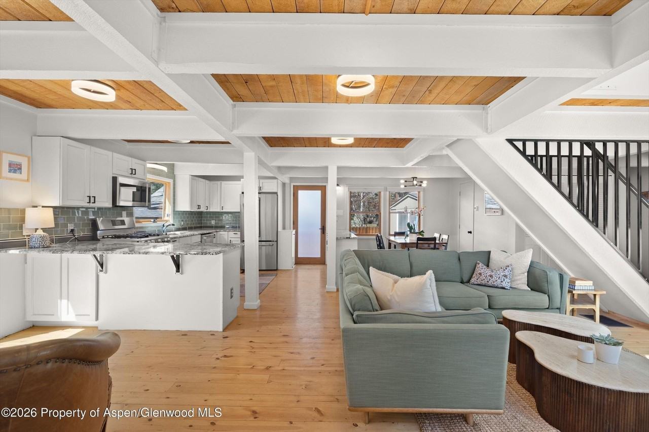 217 Longhorn Ln - Photo 3 of 15