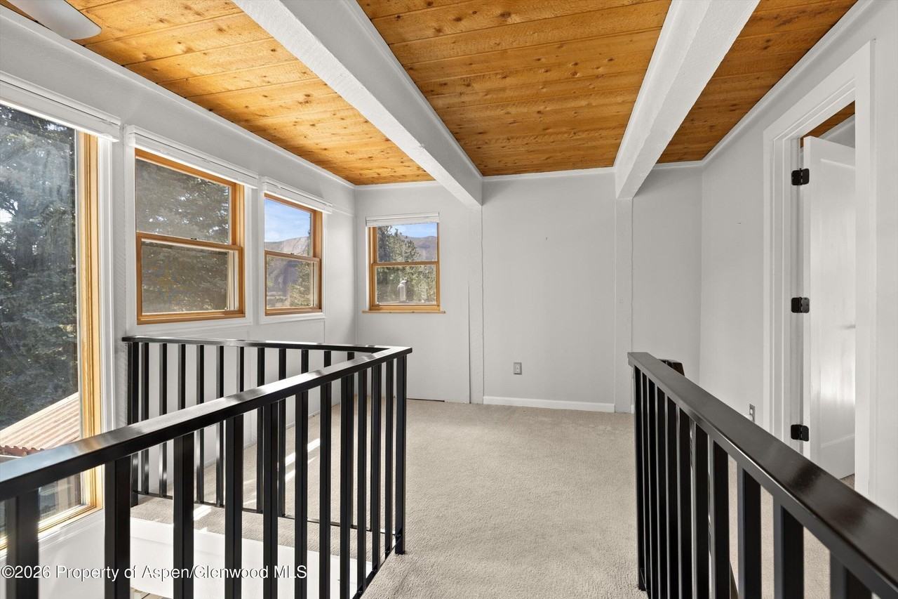 217 Longhorn Ln - Photo 4 of 15