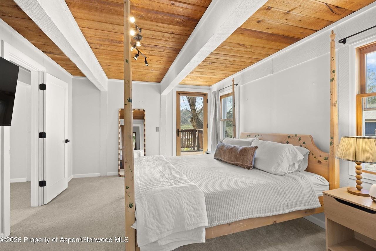 217 Longhorn Ln - Photo 5 of 15