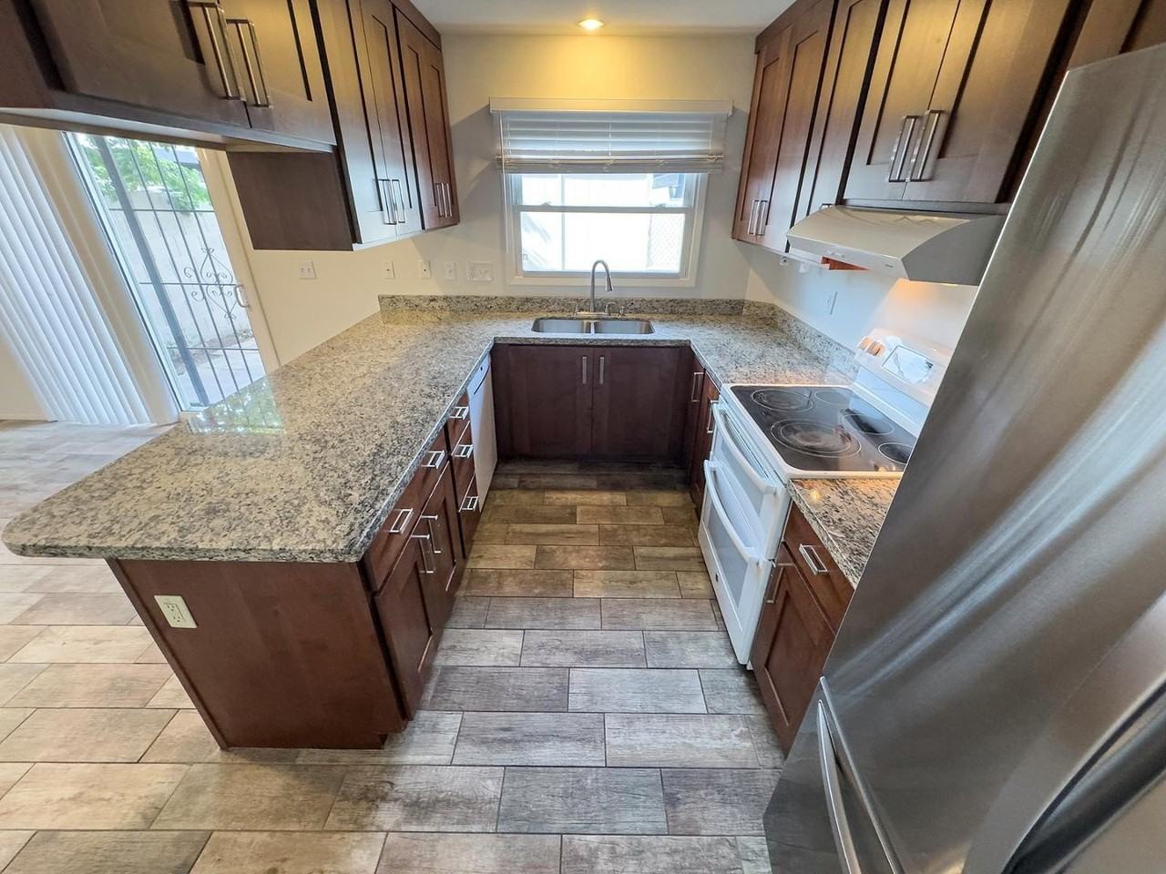 2881 E Fairmount Ave - Photo 2 of 14