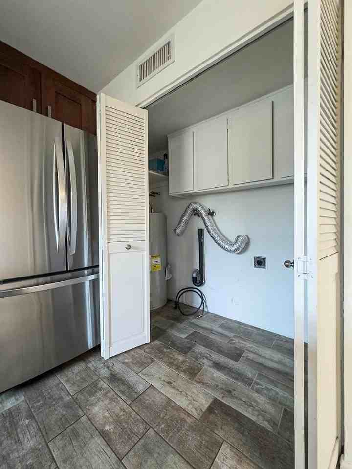 2881 E Fairmount Ave - Photo 5 of 14