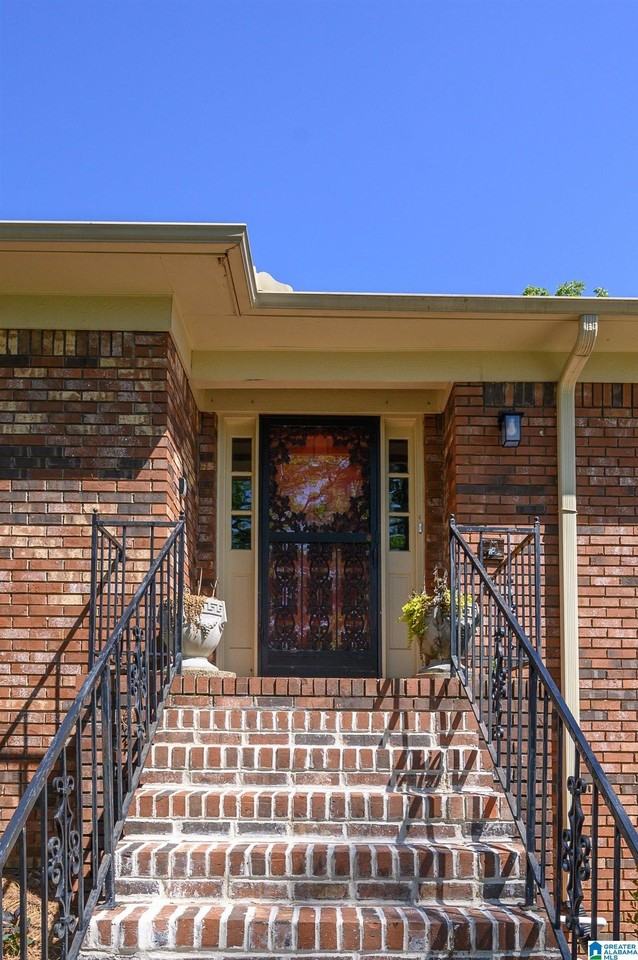 1828 Jacobs Ln - Photo 3 of 47