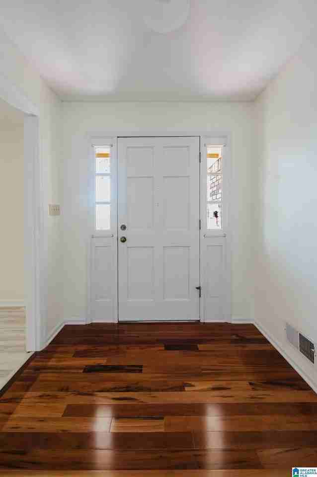 1828 Jacobs Ln - Photo 4 of 47