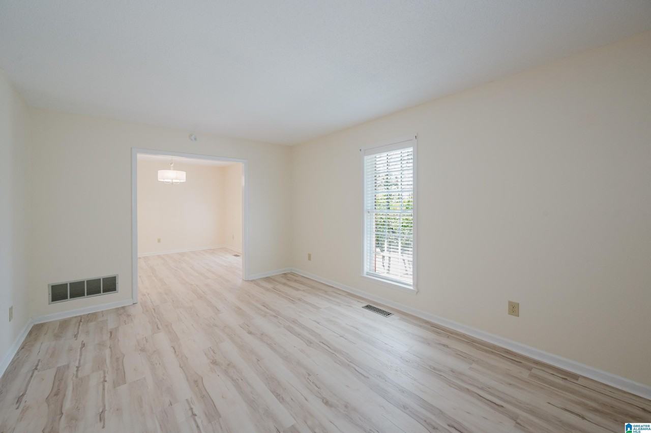 1828 Jacobs Ln - Photo 5 of 47