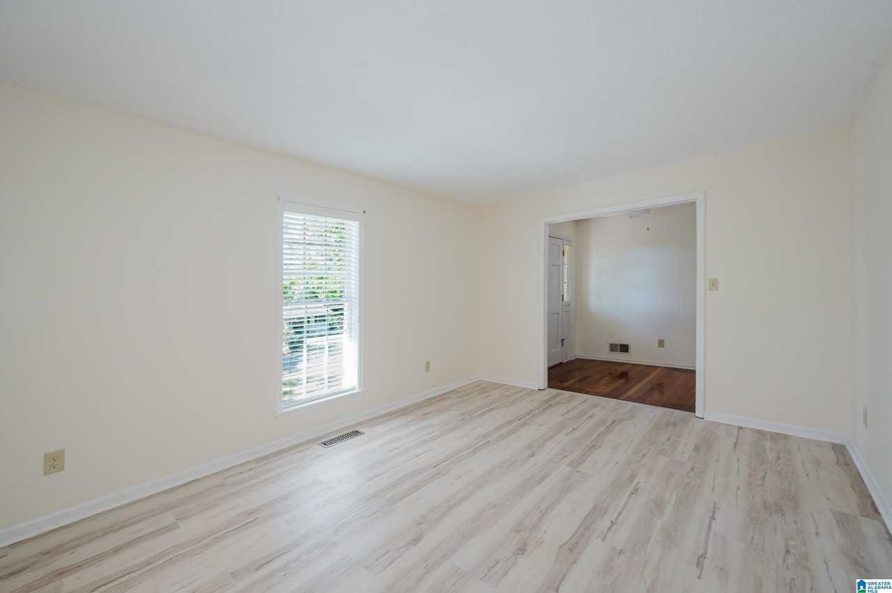 1828 Jacobs Ln - Photo 7 of 47