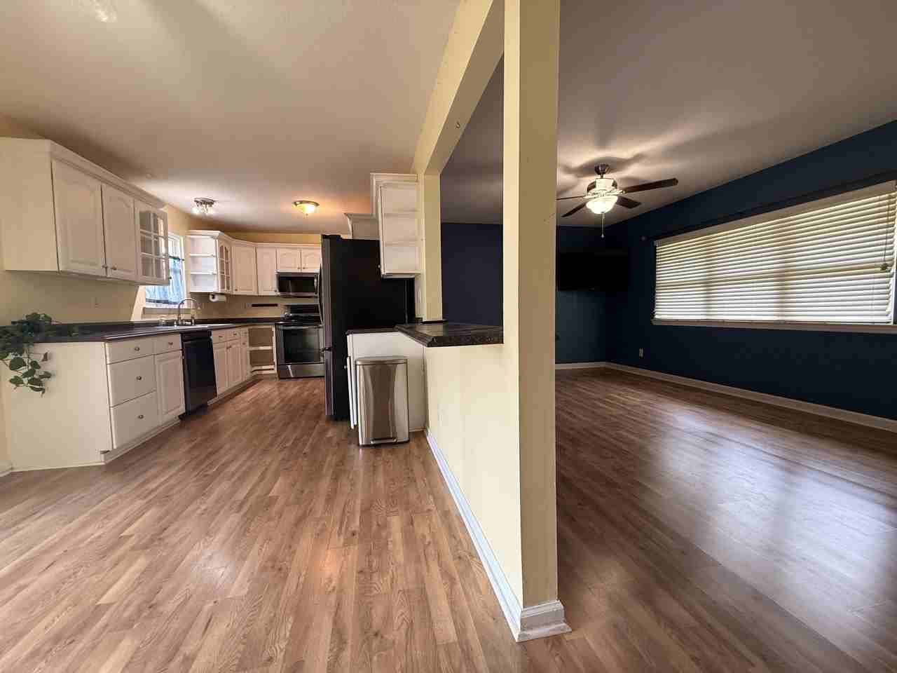 1012 Elaine Trl - Photo 3 of 26