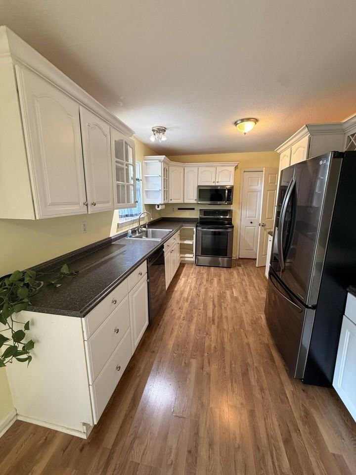 1012 Elaine Trl - Photo 4 of 26