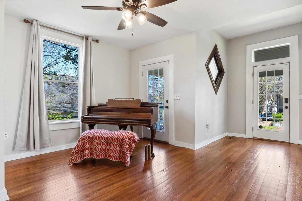 1906 Vine St - Photo 5 of 29