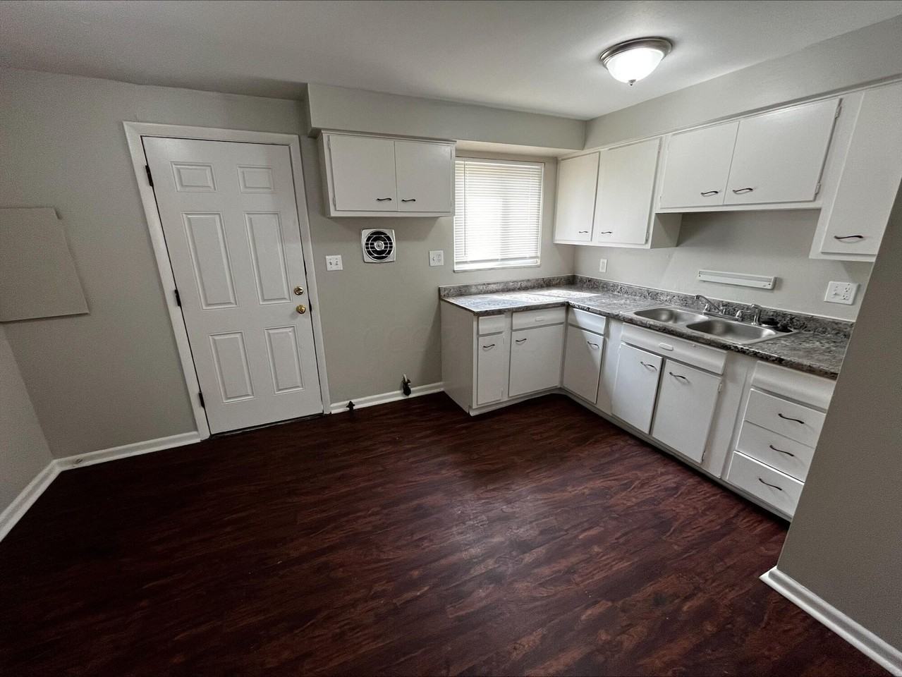 4689 Hilton Ave Apt A - Photo 3 of 7