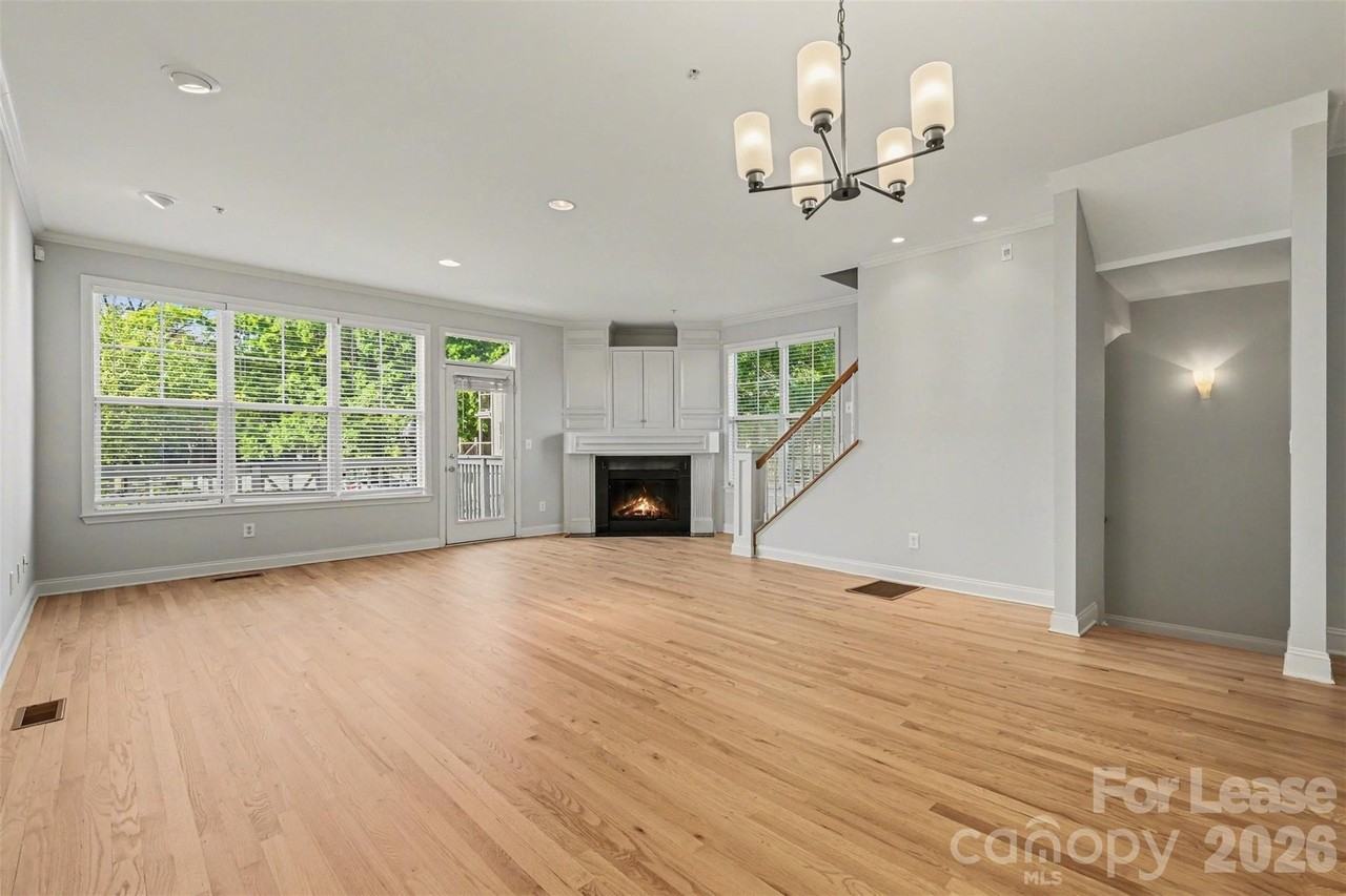 841 W 4th St - Photo 2 of 15
