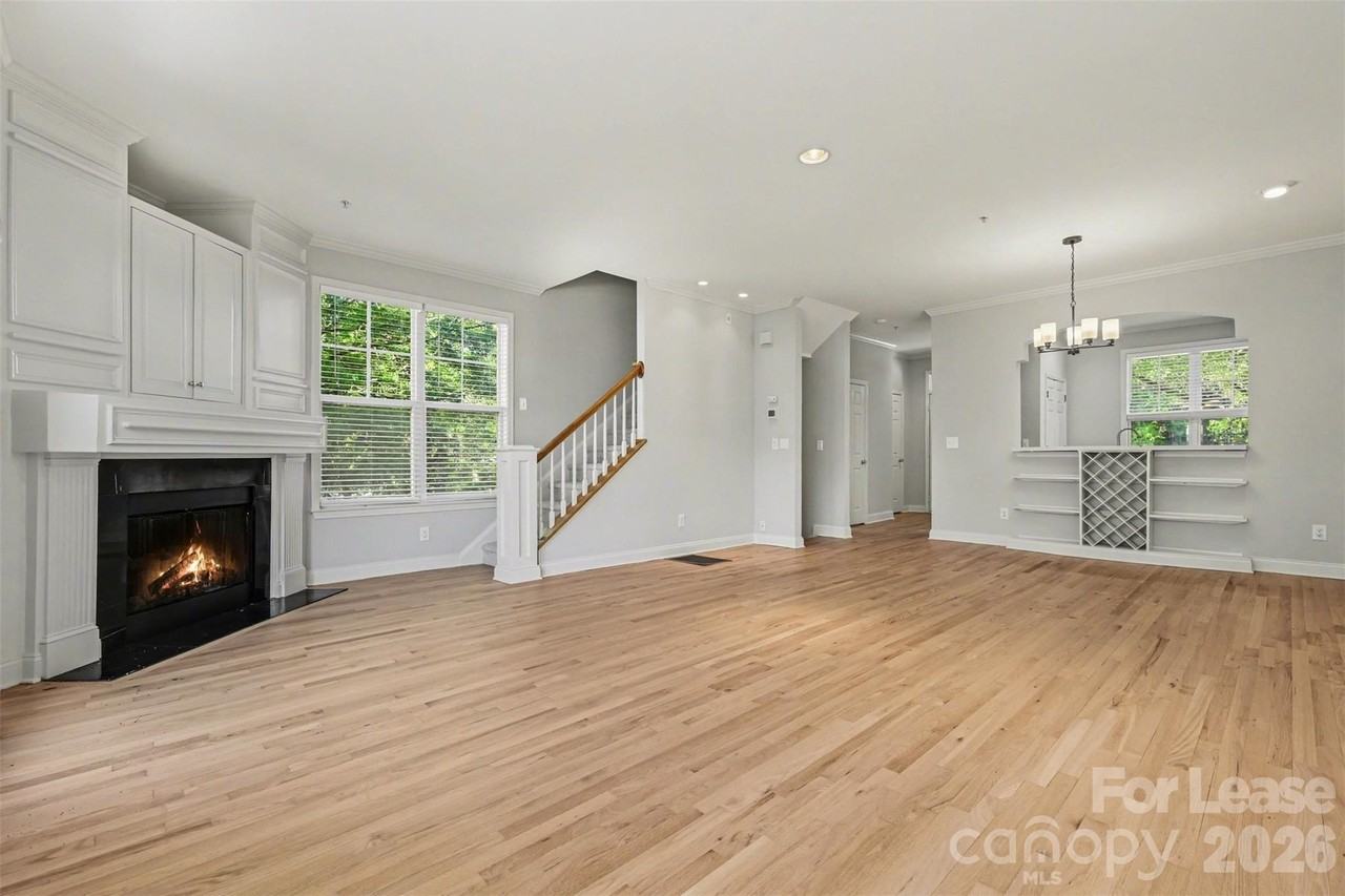 841 W 4th St - Photo 3 of 15