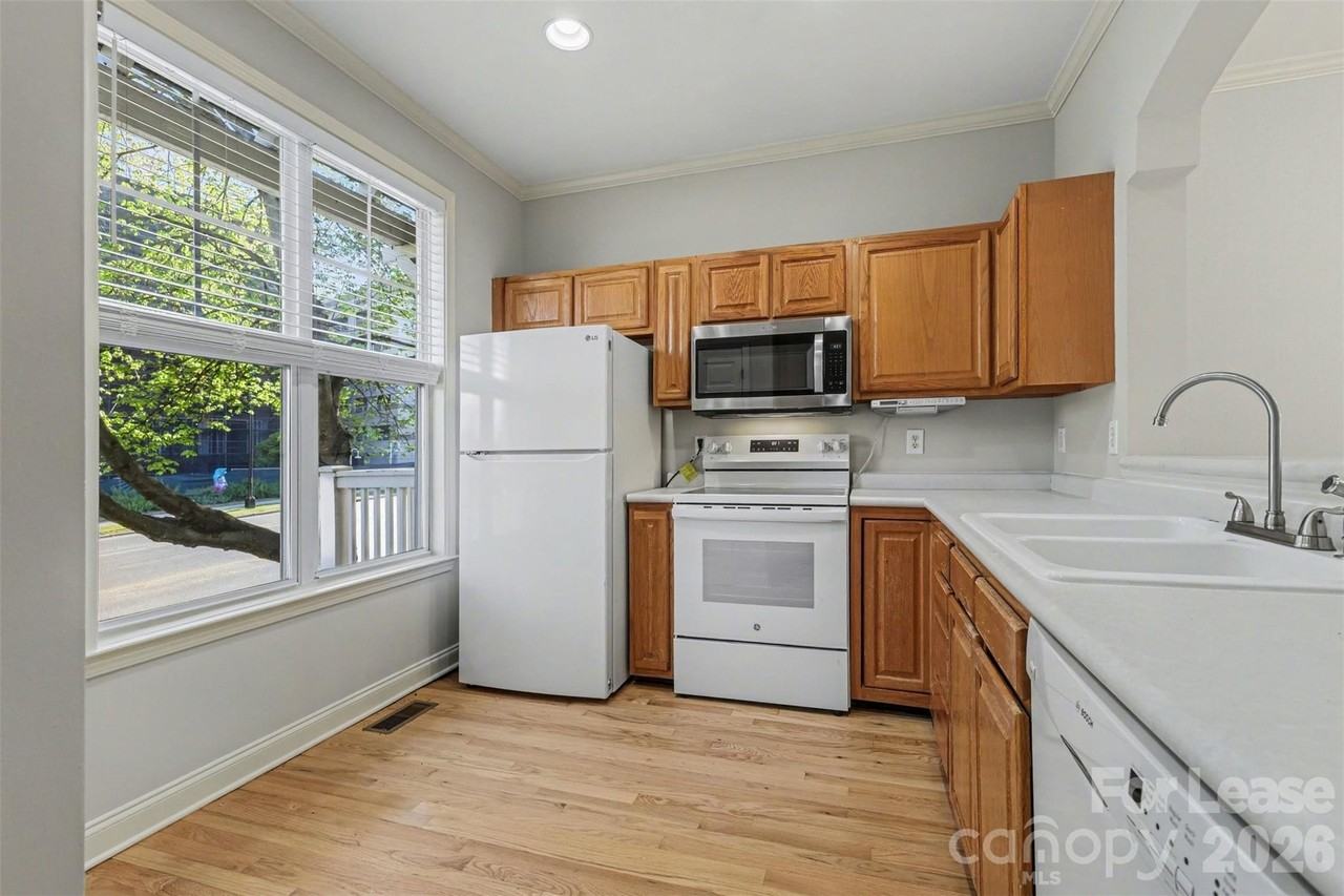 841 W 4th St - Photo 4 of 15