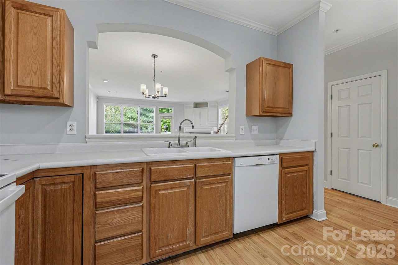 841 W 4th St - Photo 5 of 15