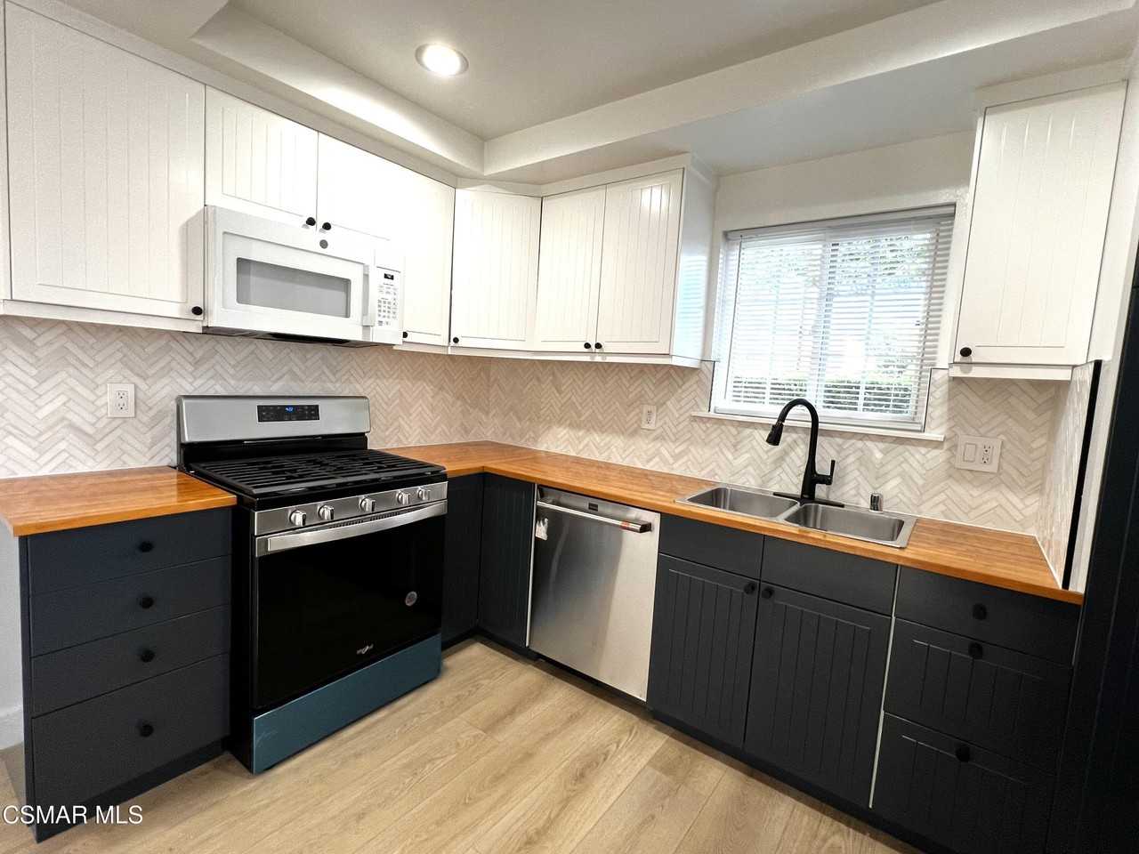 2002 Calle La Sombra #1 - Photo 3 of 18